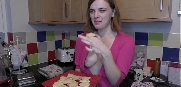  Cute babe showing off her cookies with downblouse